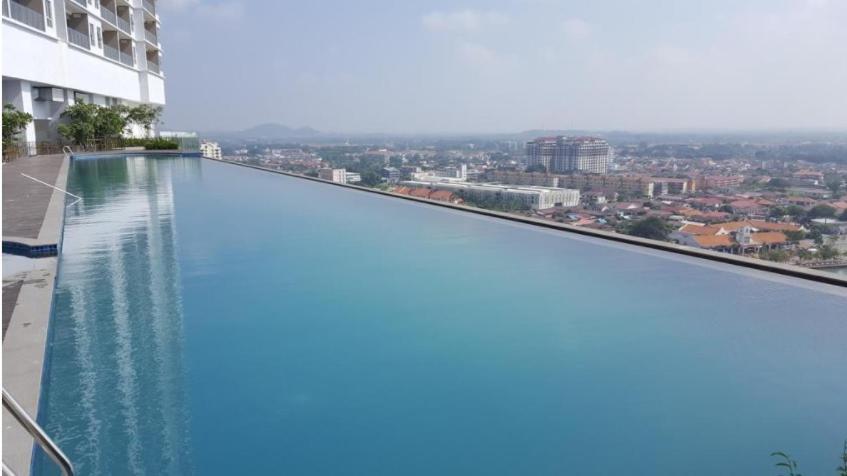 Silverscape Seaview Residences Melaka Екстериор снимка